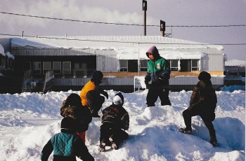 Children play in front of the Inuulitsivik Health Centre, 1992. (PHOTO BY JANE GEORGE)