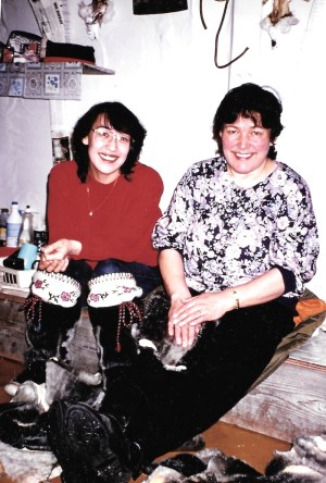 Margaret Karpik (left), with her mother Ida Karpik (right), in the women's qammaq in February 1994. Karpik, a renowned artist, died in 2002 at 63. (PHOTO BY JANE GEORGE)