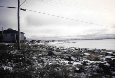 A view of Puvirnituq in the fall of 1992. (PHOTO BY JANE GEORGE)