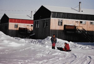 Children play outside in Puvirnituq, 1995. (PHOTO BY JANE GEORGE)