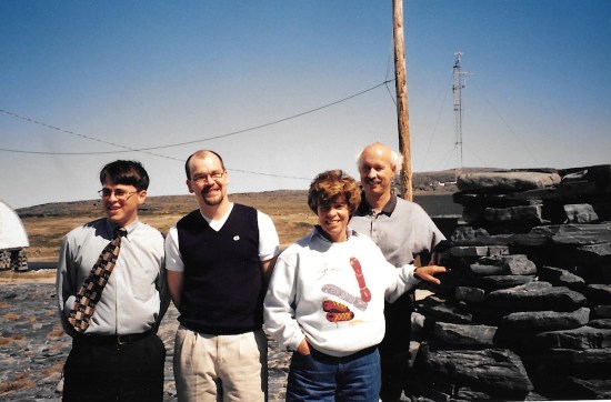 TNI's George Berthe, Avataq's Robbie Watt, Min. Louise Beaudoin and Ungava MNA Luc Ferland stand next to an inuksuk in Inukjuak June 16, 1998. (PHOTO BY JANE GEORGE)