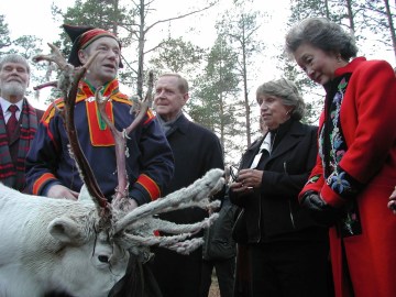 Governor General Adrienne Clarkson (at right) learns about reindeer near Inari in October, 2003. (PHOTO BY JANE GEORGE)
