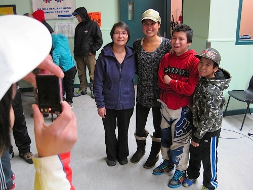 Ariel Tweto with admirers, Sept. 27, in Cambridge Bay. (PHOTO BY JANE GEORGE)